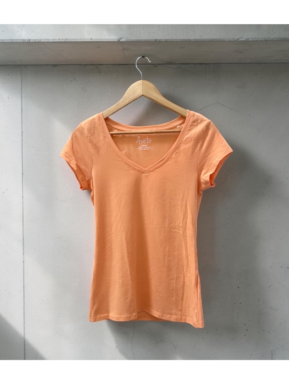 NWOT Women's V-Neck Short Sleeve Tee - Peach Orange! Large! NEW!